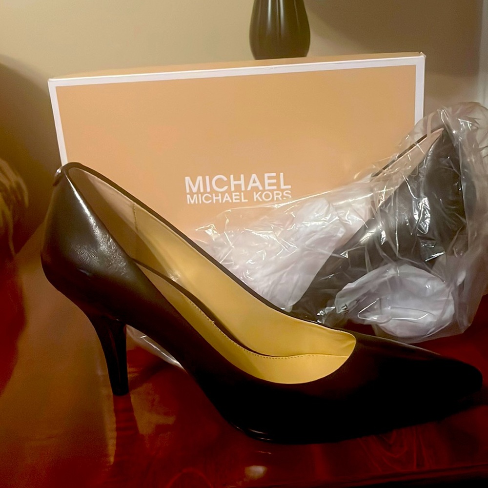 Michael Kors Dorothy Flex Pointy Toe Pumps Heels Leather Black